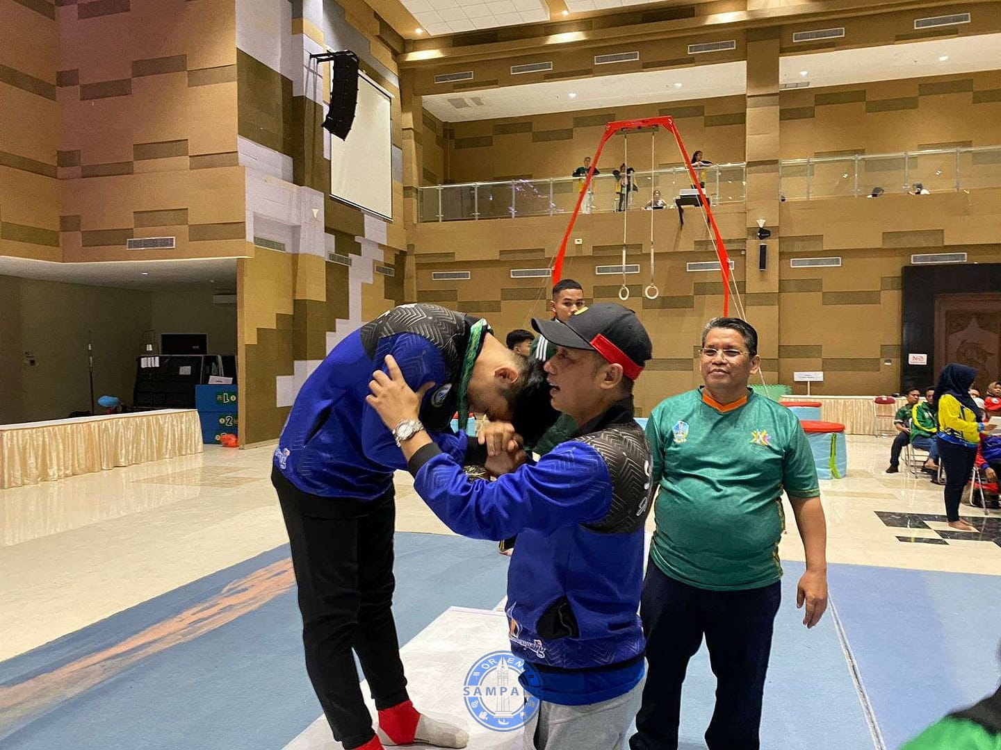 Saat Ketua KONI Sampang Wasik menyampaikan terima kasih kepada atlet senam Yofie Fahrezi atas prolehan medali emas di Porprov 2023 (foto RRI