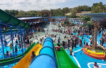 Sampang Waterpark (SWP) adalah tempat yang tepat untuk menghabiskan waktu bersama keluarga