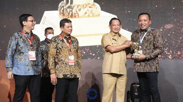 Pemerintah Kabupaten Sampang Berhasil Meraih Penghargaan Universal Health Coverage (UHC) Award Pertama di Madura.